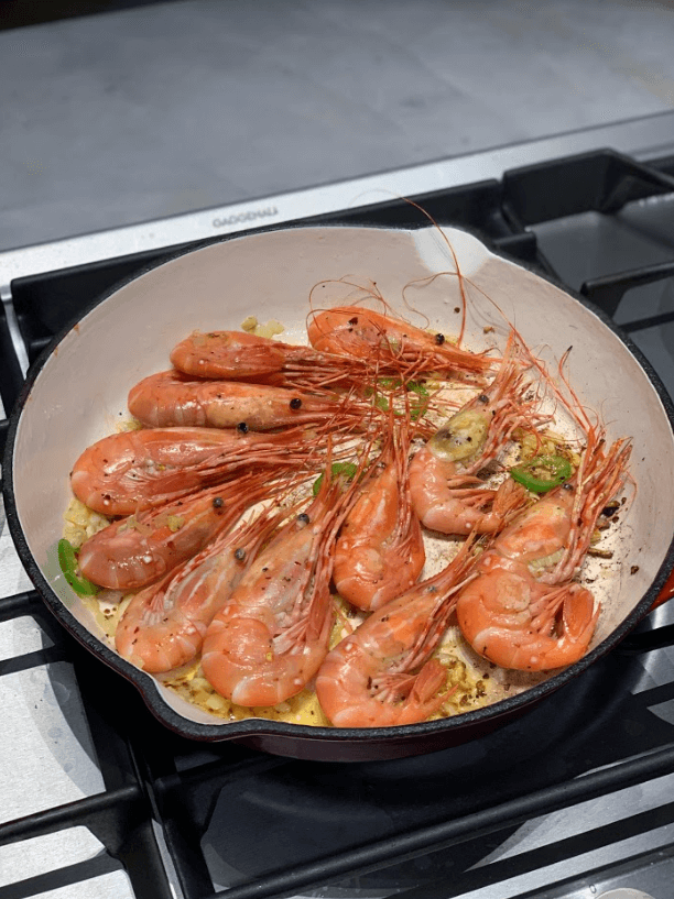 garlic butter spot prawns with jalapeno